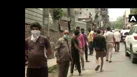 Heavy Rush On Liquor Shop In Delhi